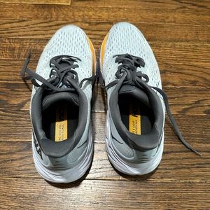 HOKA  CLIFTON 8 - Men’s size 7